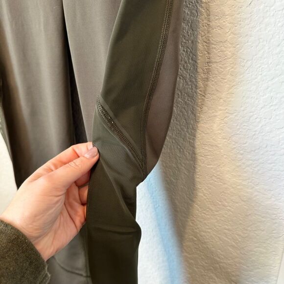 Lululemon Dark Green Mesh Detail 7/8 Length Mid Rise Leggings - Size 6 - EUC - Picture 2 of 7